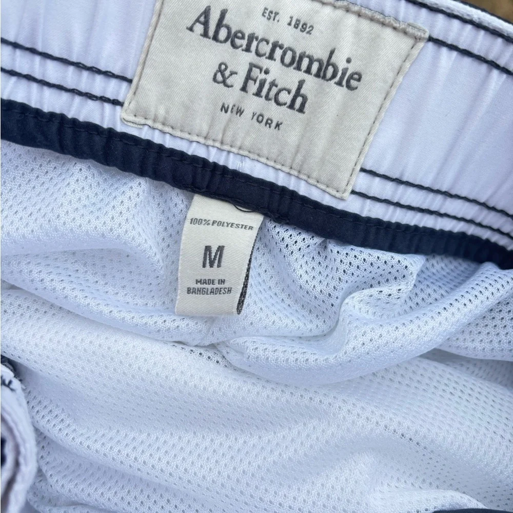 Abercrombie & fitch navy and white with a drawstring waist and cargo pockets